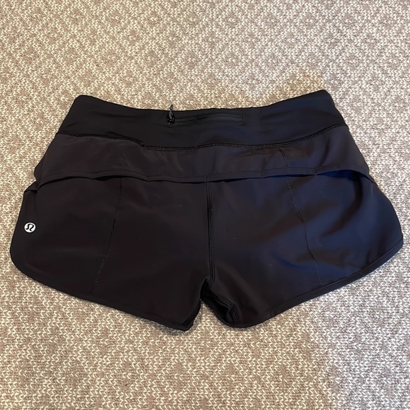 Like-new Lululemon Speed Up shorts 2.5” - Picture 4 of 8
